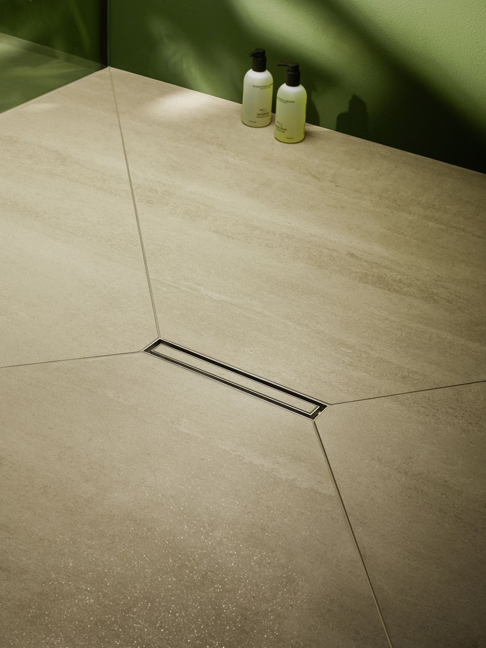 The only thing you can see is a discreet 300 x 50 mm rectangle in the shower floor. Dallmer's short shower channel is the perfect frame for a minimalist cover plate. 