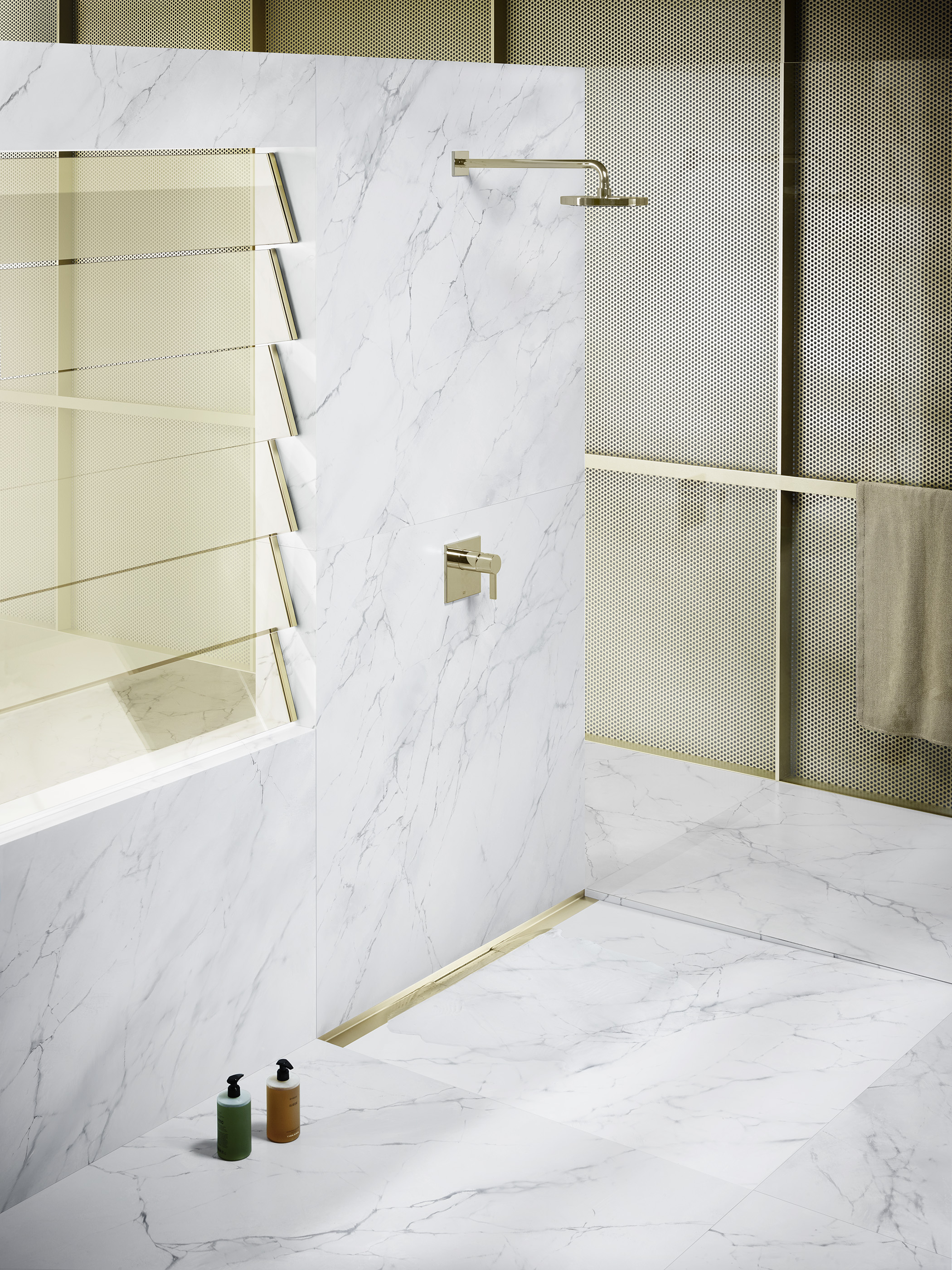 No fewer than ten shower channels can be combined with the DallFlex system. For example, the shower channel CeraWall Select in brass, matt.  Photo: Dallmer GmbH + Co. KG