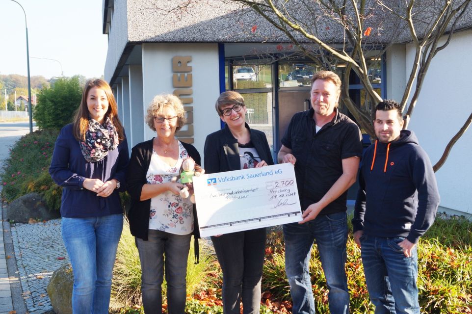 Dallmer makes donation to the Balthasar Children and Young Adults' Hospice.